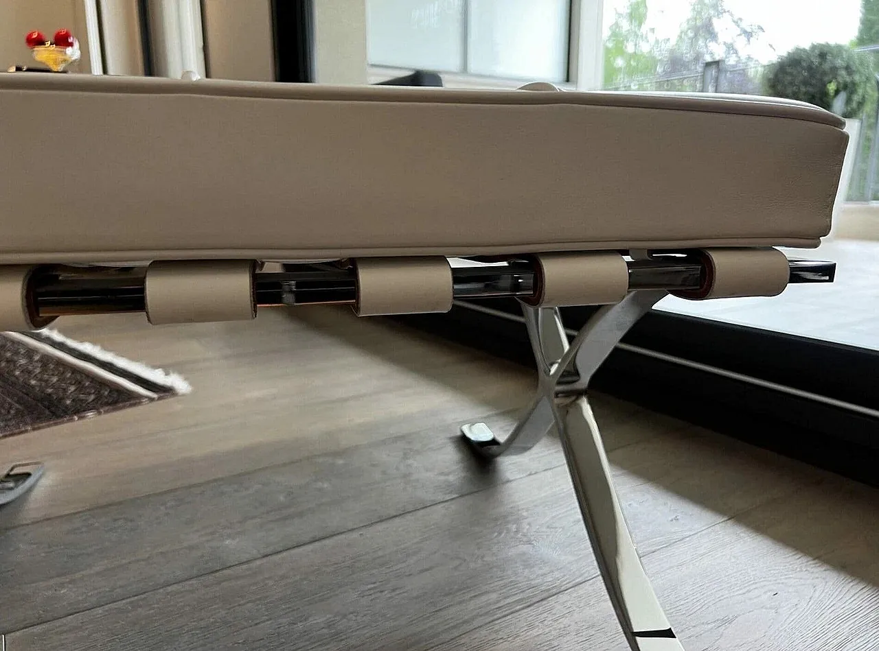 Barcelona Relax armchair  white Venezia leather, 2000s 15