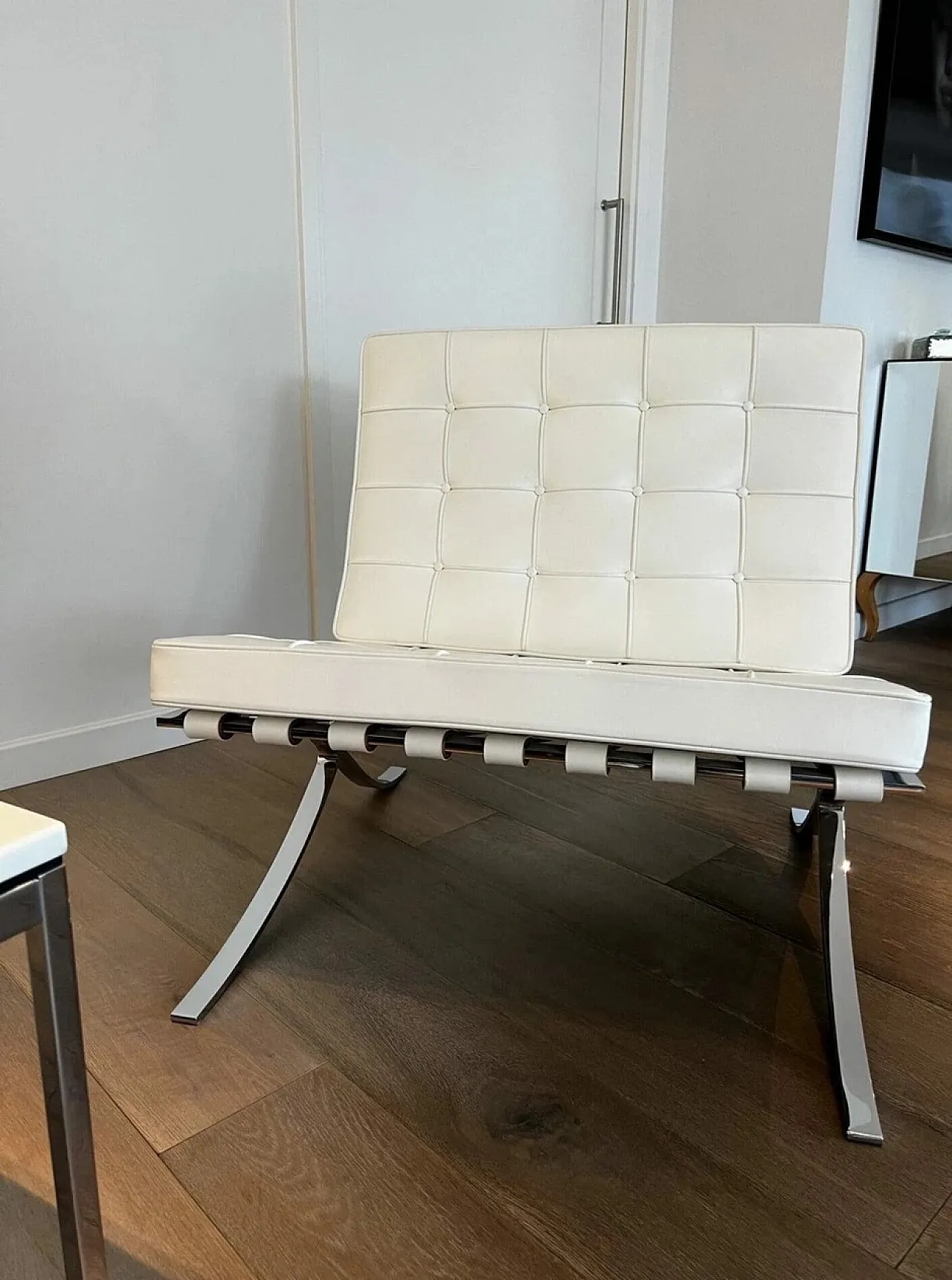 Barcelona Relax armchair  white Venezia leather, 2000s 23