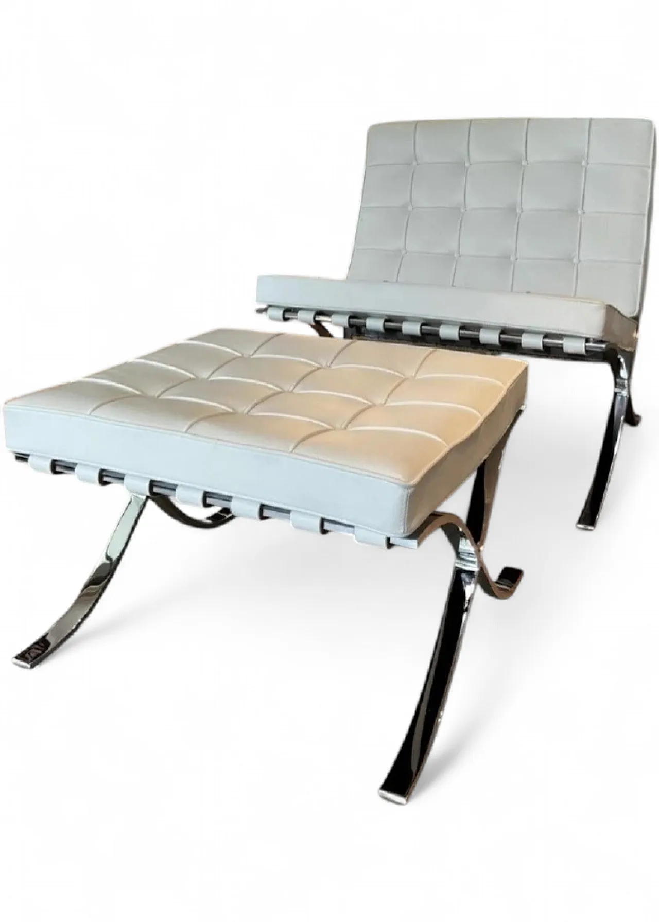 Barcelona Relax armchair  white Venezia leather, 2000s 27