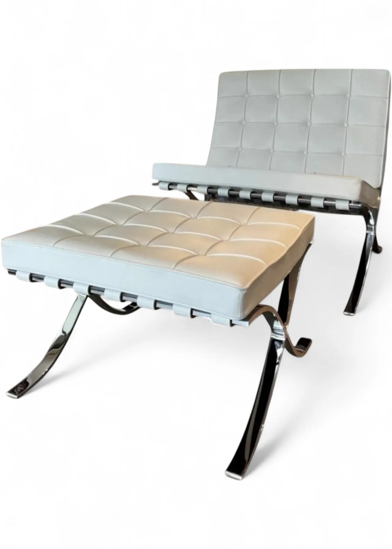 Barcelona Relax armchair  white Venezia leather, 2000s 28