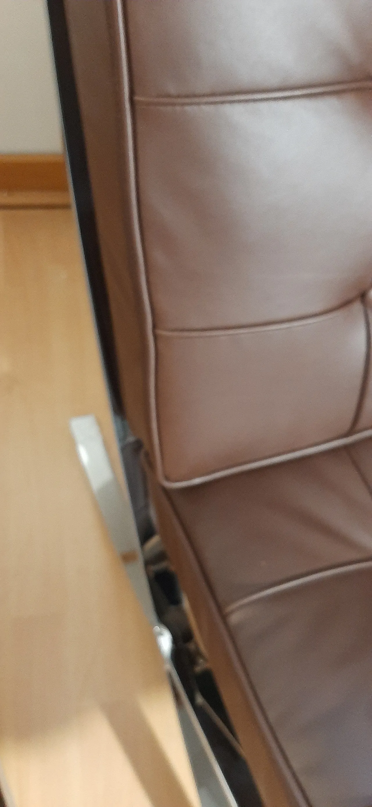 Poltrona Barcelona Relax di Knoll in pelle Venezia Brown, anni 2000 66