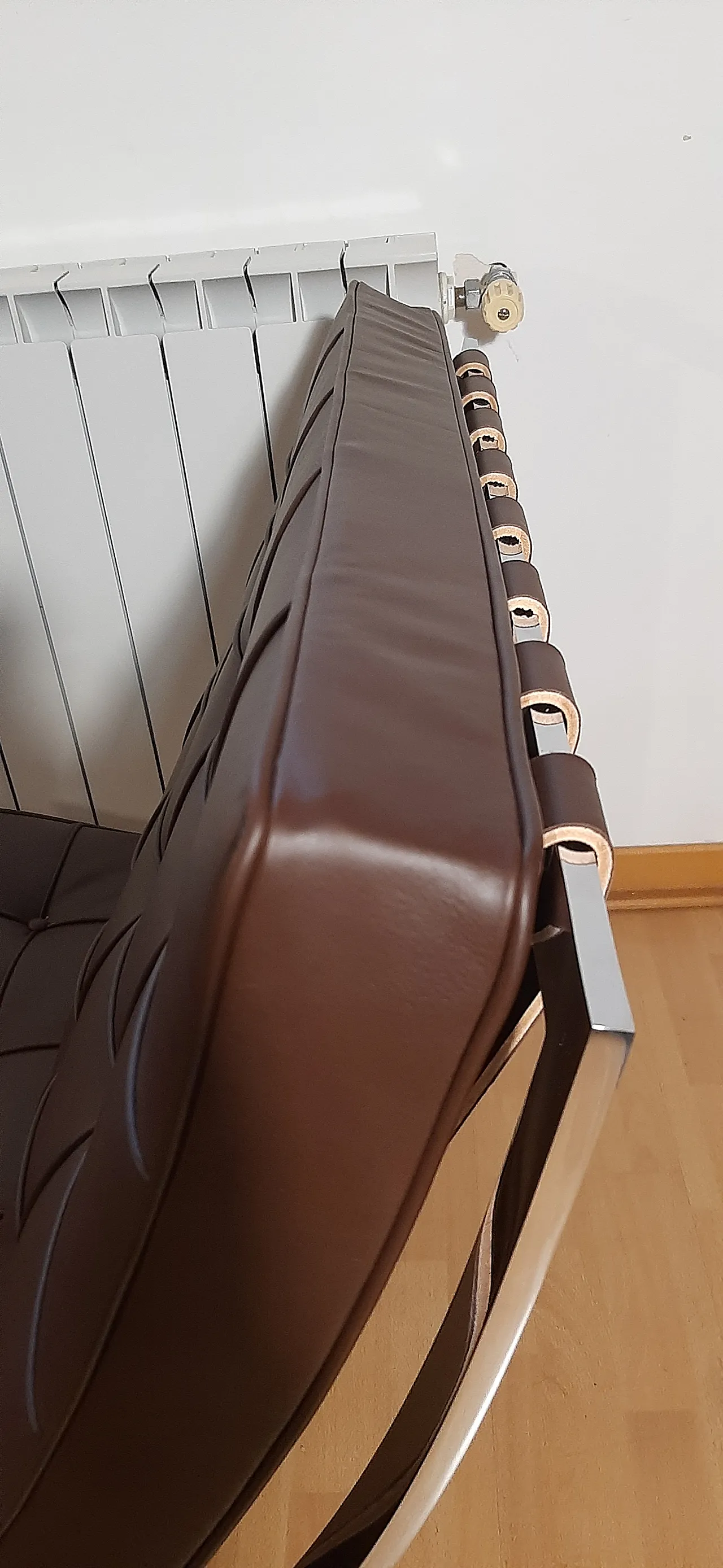 Poltrona Barcelona Relax di Knoll in pelle Venezia Brown, anni 2000 80