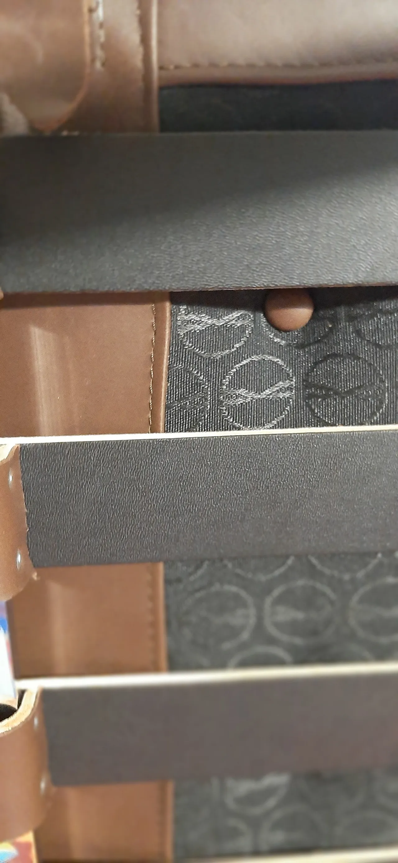 Poltrona Barcelona Relax di Knoll in pelle Venezia Brown, anni 2000 115