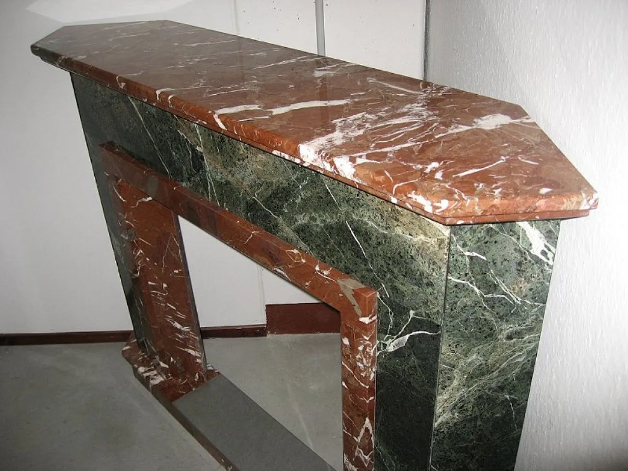 Camino in marmo ad angolo, anni '30 2