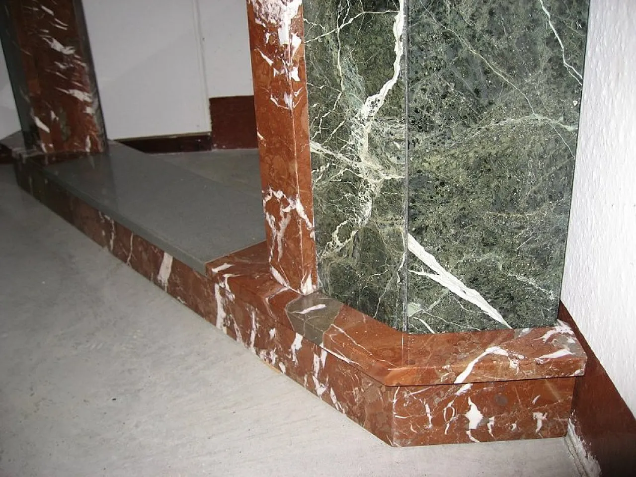 Camino in marmo ad angolo, anni '30 4