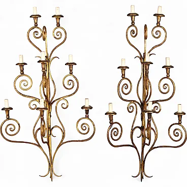 Coppia di applique da parete in ferro e legno dorati, '900