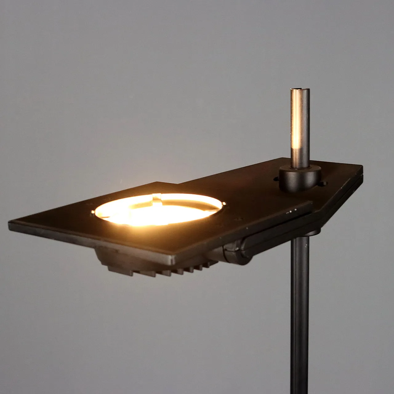 Lampada da terra in metallo laccato con luce regolabile, '900 3