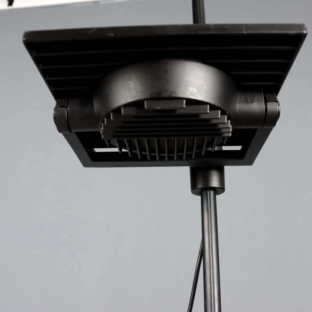 Lampada da terra in metallo laccato con luce regolabile, '900 9