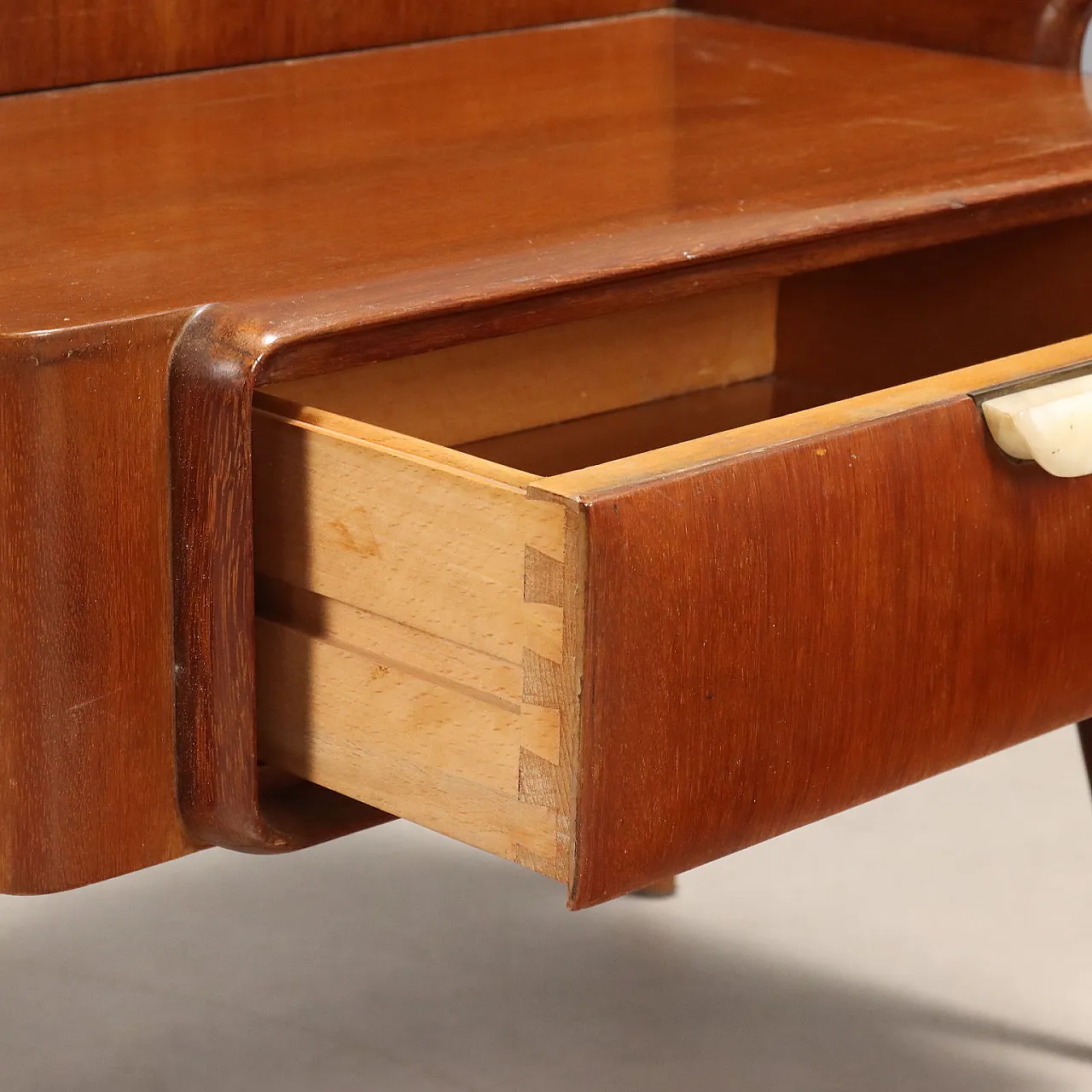 Pair of mahogany, glass and onyx bedside tables, 20th century 4