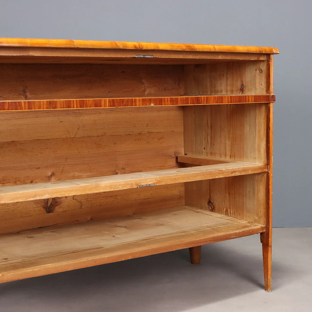 Chest of drawers in ash, maple and cherry, late 18th century 10
