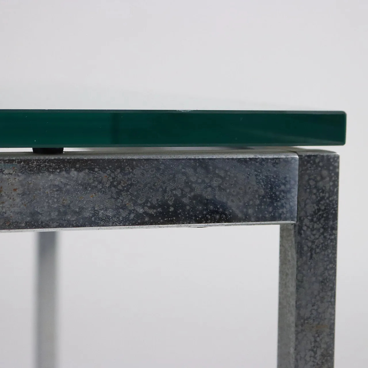 Tavolino quadrato in metallo cromato e vetro, anni '70 7