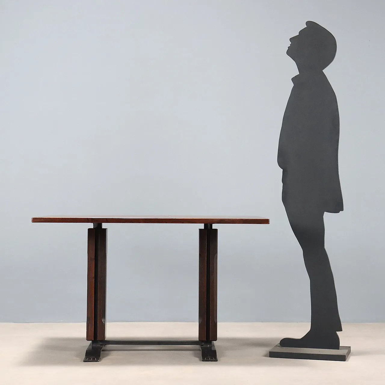 Tavolo con base in metallo e impiallacciatura in legno esotico, '900 2