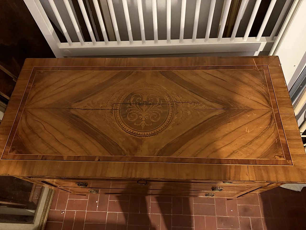 Comò Neoclassico intarsiato in radice di noce, '800 2