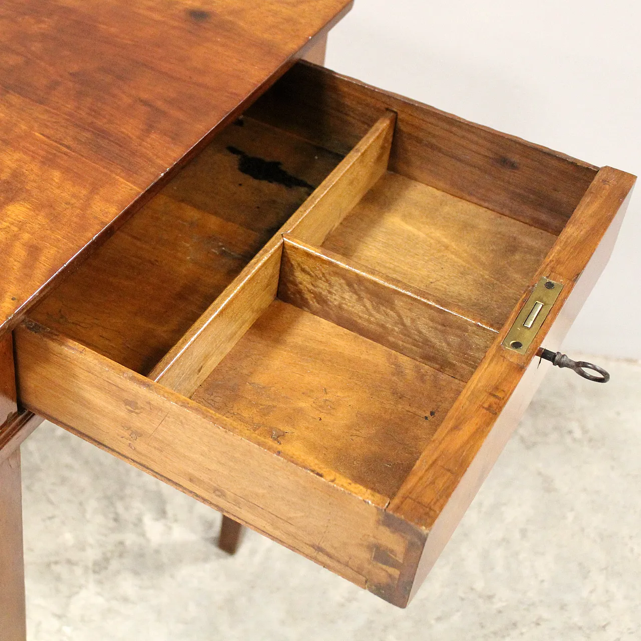 Louis XVI coffee table Italian walnut, 18th century 10