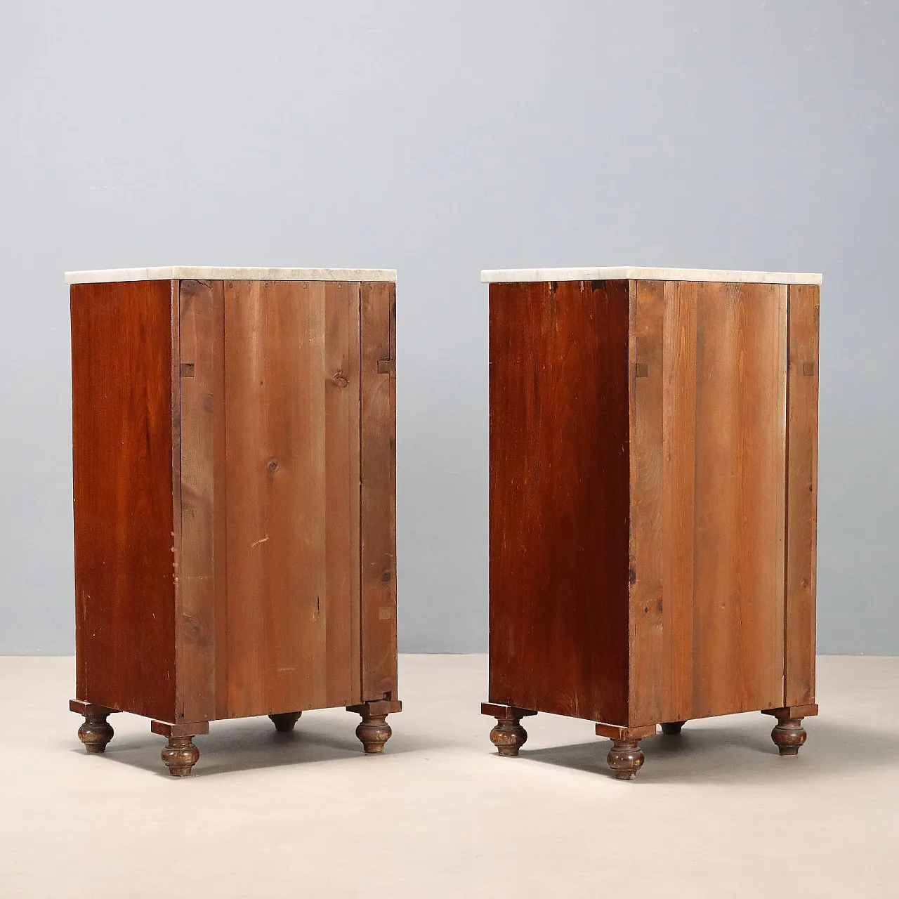 Coppia di comodini impiallacciati in mogano, primo '900 10