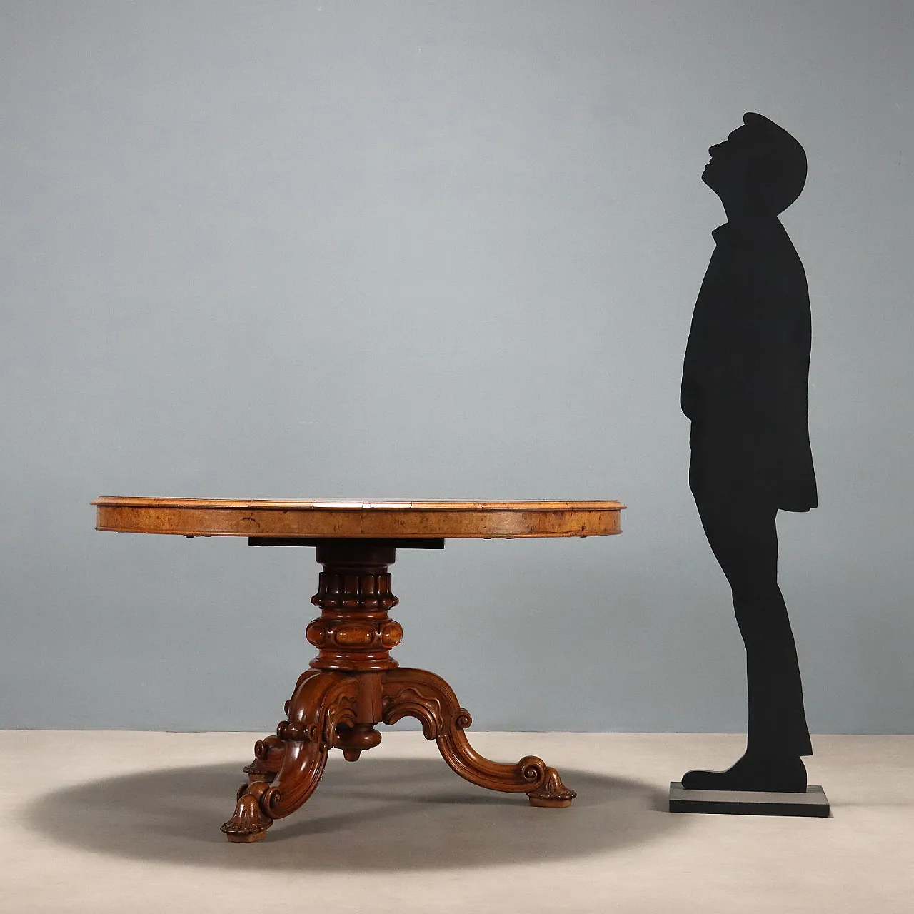 Tavolo in noce con piano impiallacciato in radica di noce, tardo '800 3