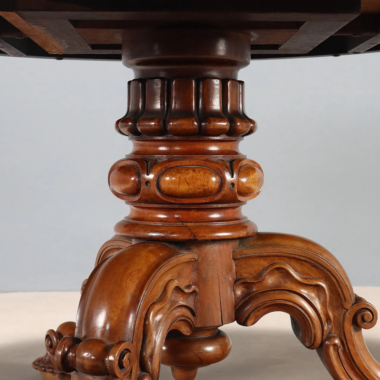 Tavolo in noce con piano impiallacciato in radica di noce, tardo '800 5