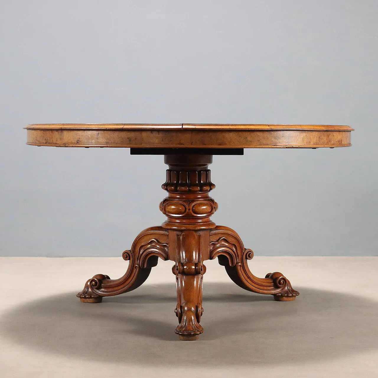 Tavolo in noce con piano impiallacciato in radica di noce, tardo '800 10