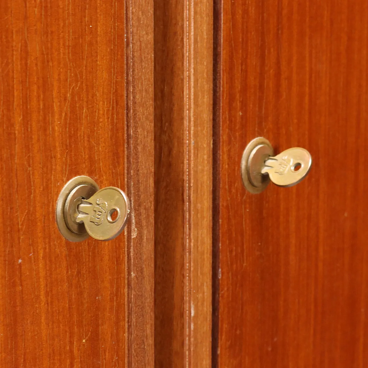 Mobile in metallo smaltato e mogano impiallacciato, '900 10