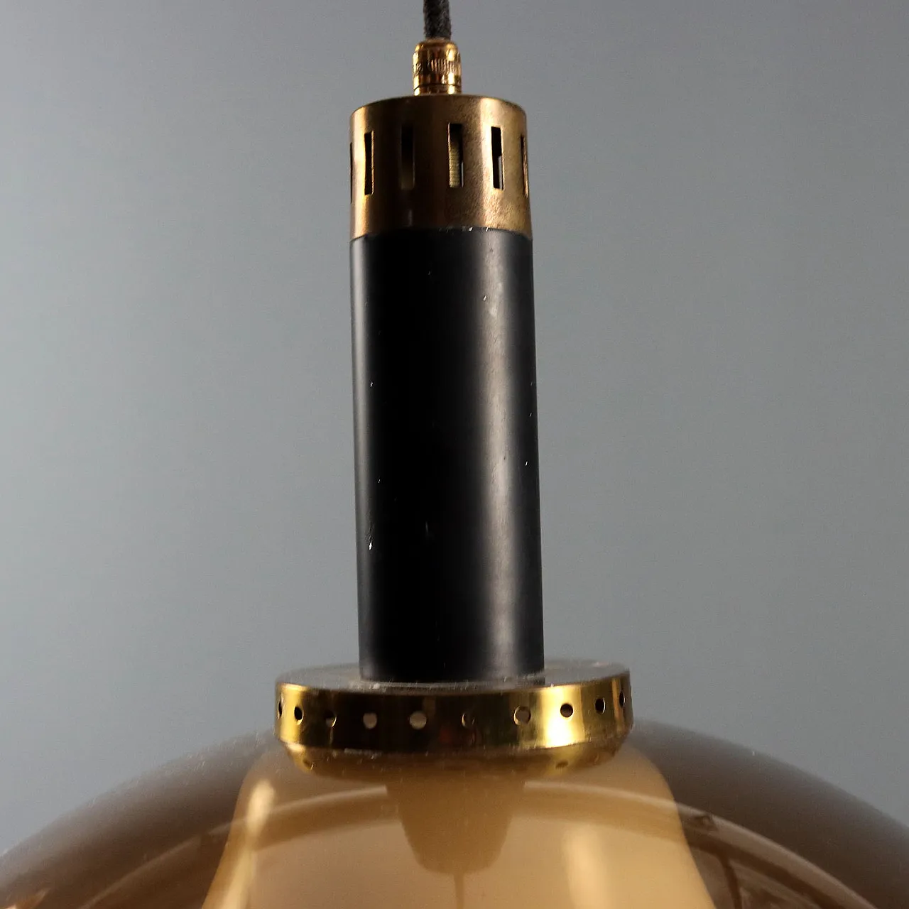 Plafoniera in perspex, metallo smaltato e ottone, '900 8