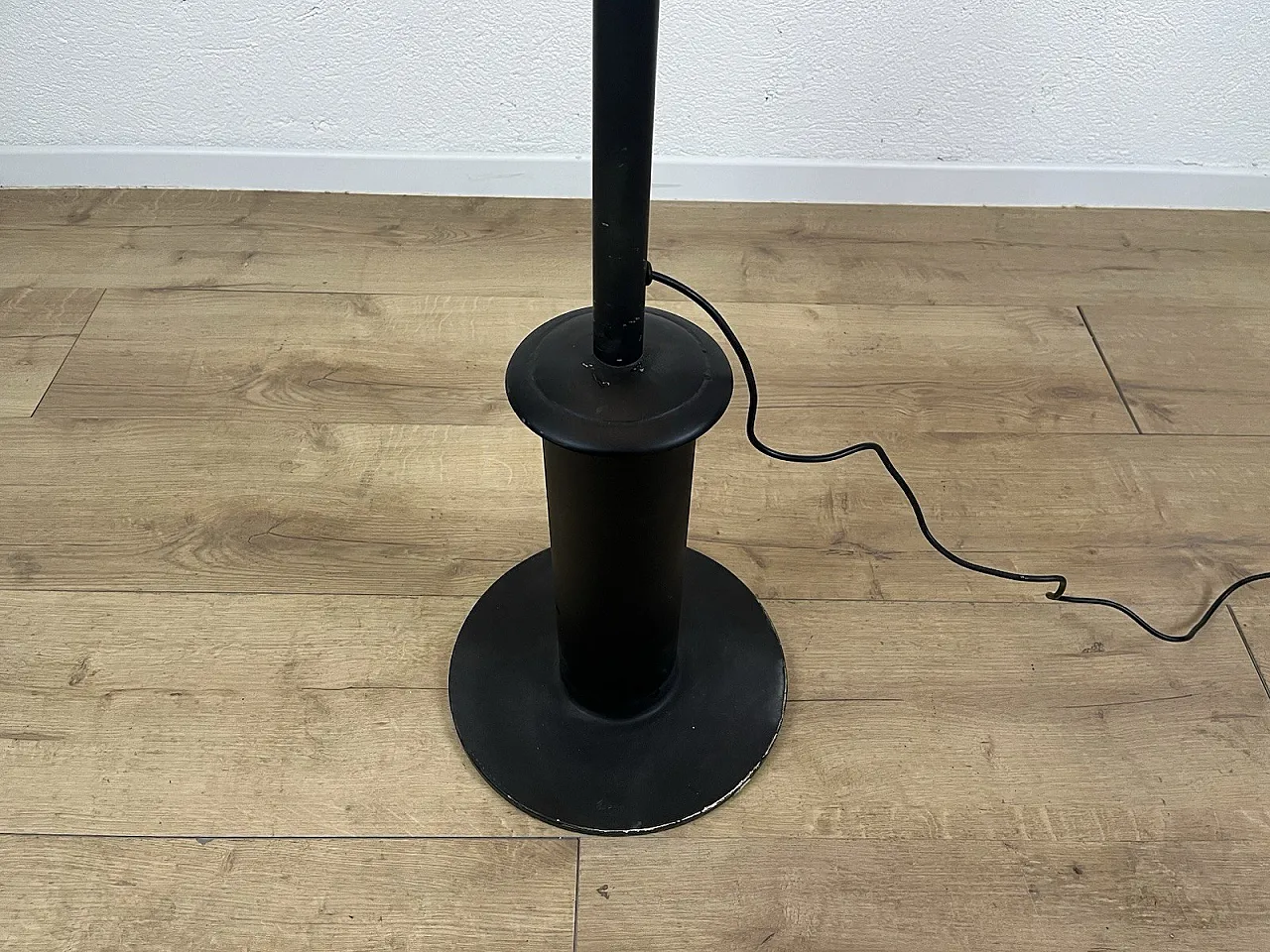 Metal and glass Disc floor lamp, 1960s 2