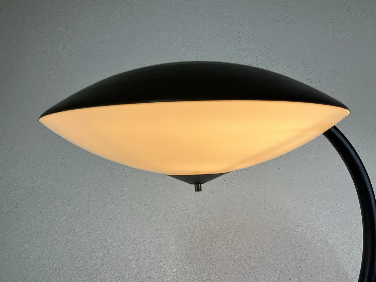 Metal and glass Disc floor lamp, 1960s 5