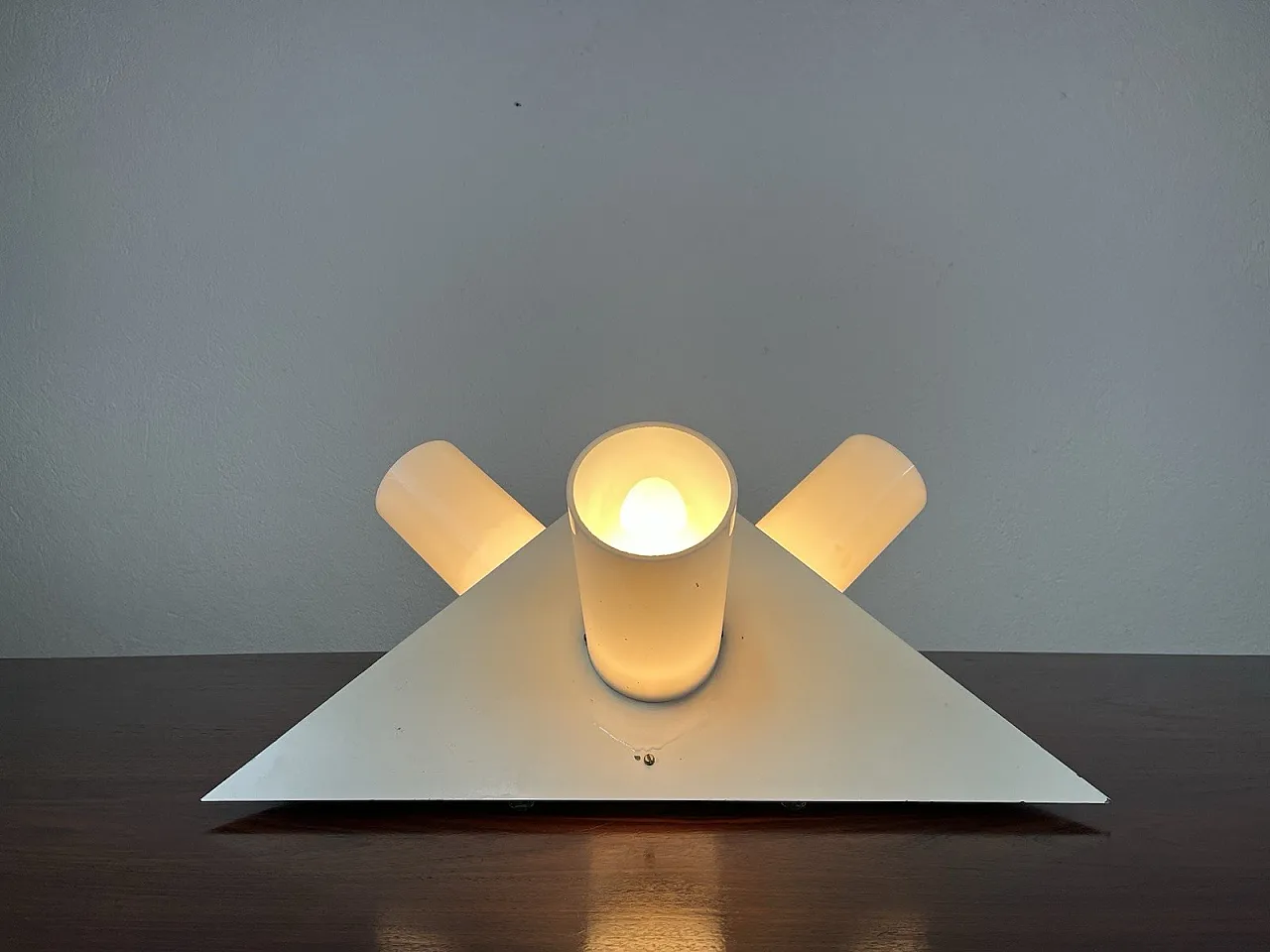 Perspex Space Age Pyramid lamp, 1960s 1