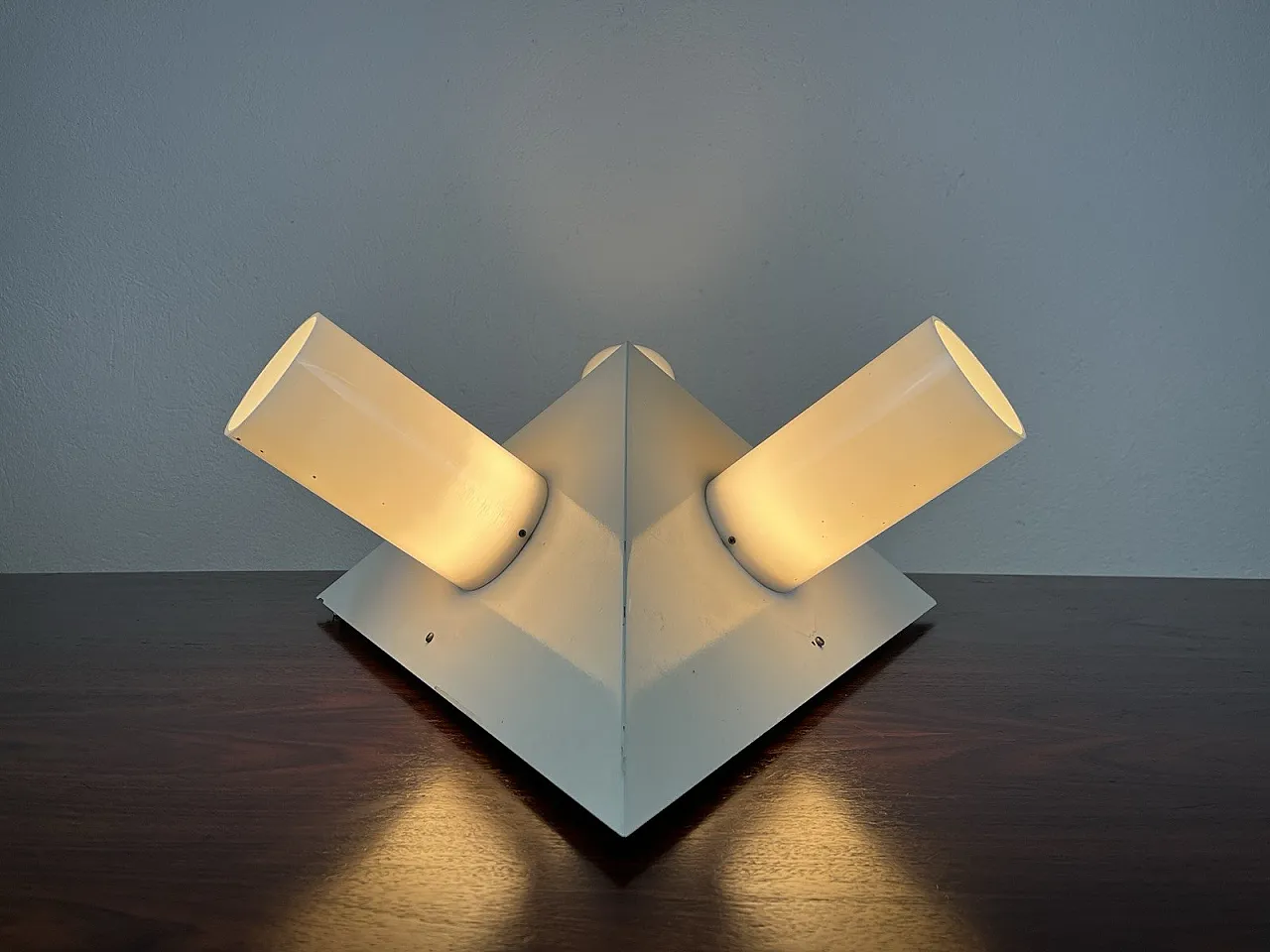 Perspex Space Age Pyramid lamp, 1960s 3