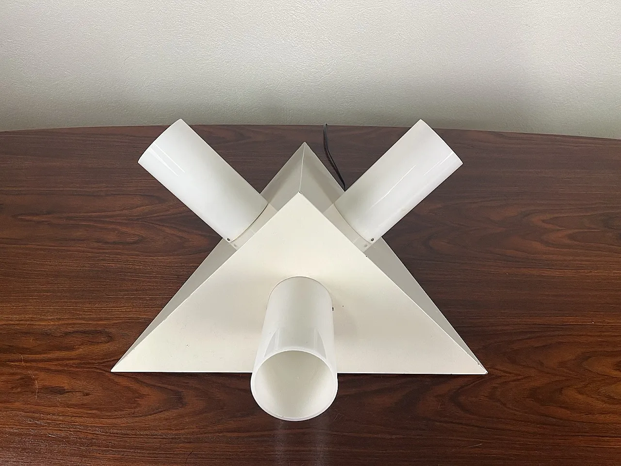 Perspex Space Age Pyramid lamp, 1960s 10