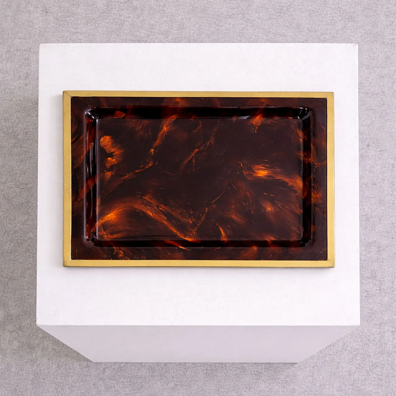 Vassoio in lucite effetto tartaruga e ottone stile Dior, anni ’70 5