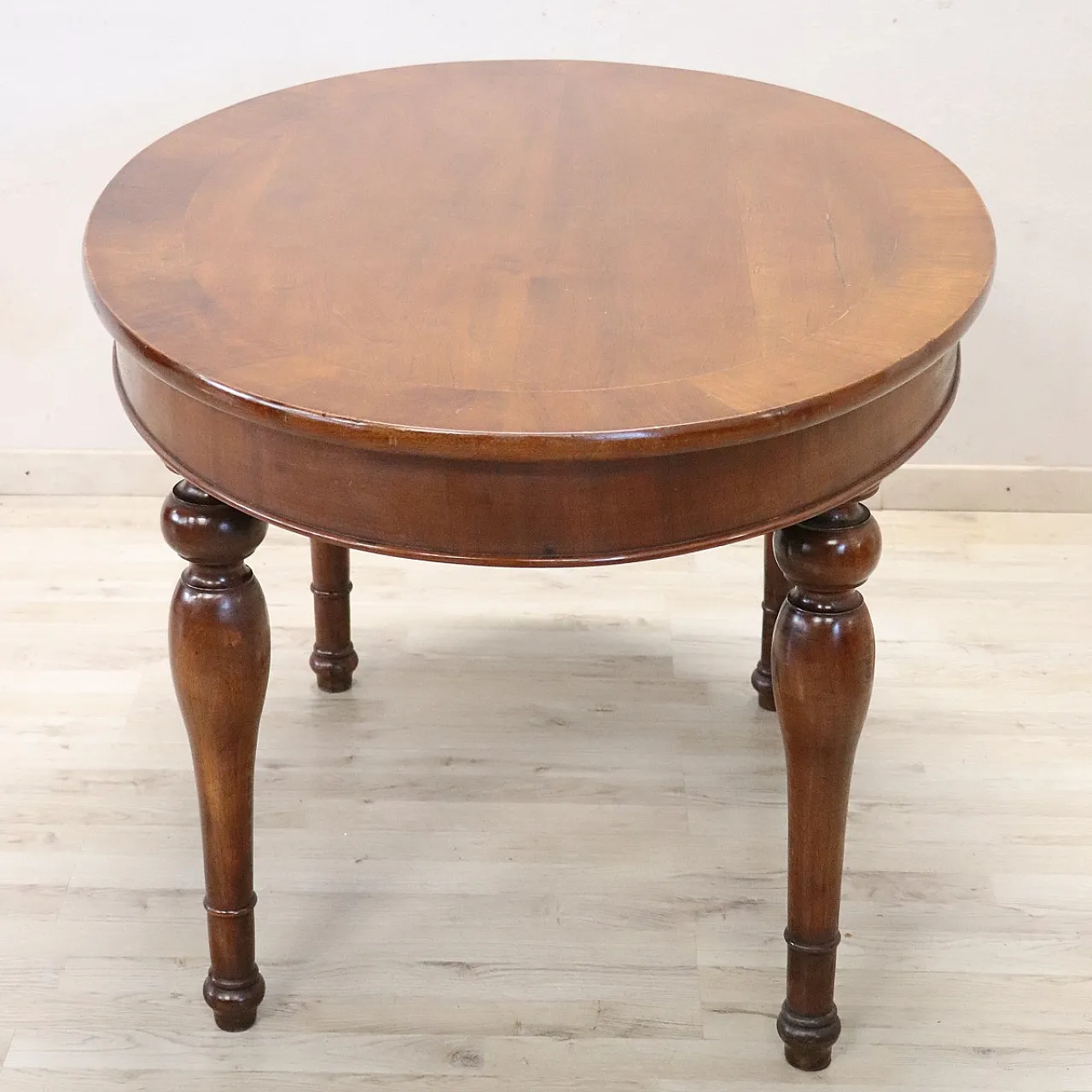 Oval walnut table, mid-19th century 5