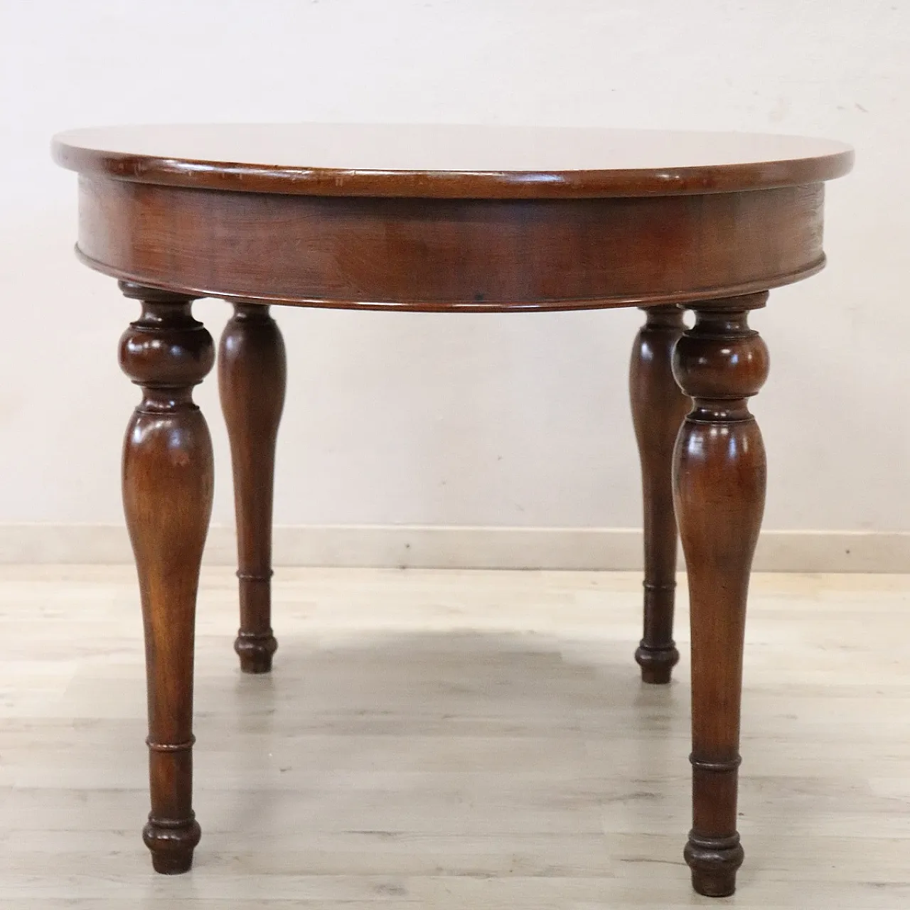 Oval walnut table, mid-19th century 6
