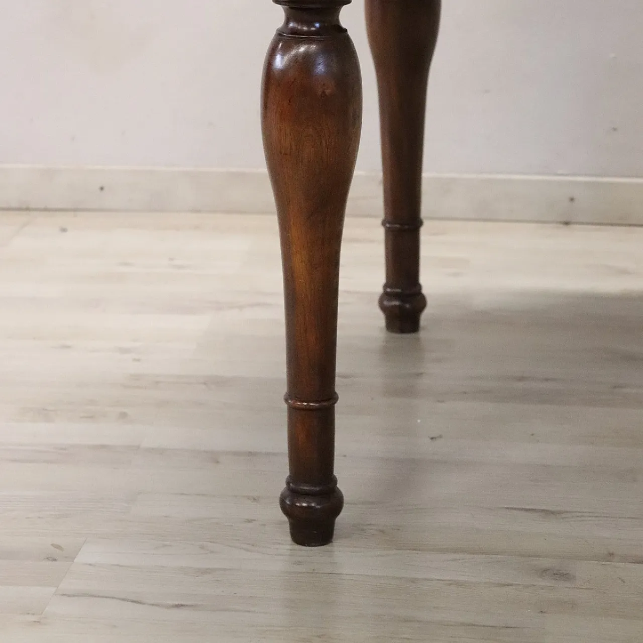 Oval walnut table, mid-19th century 7