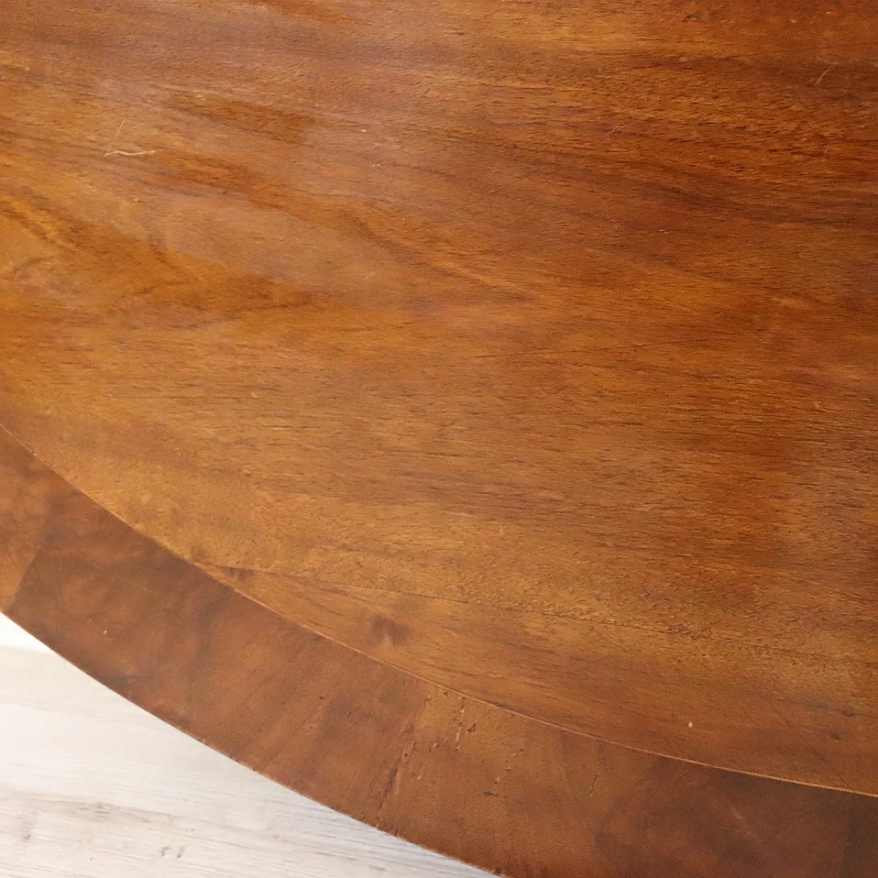 Oval walnut table, mid-19th century 9