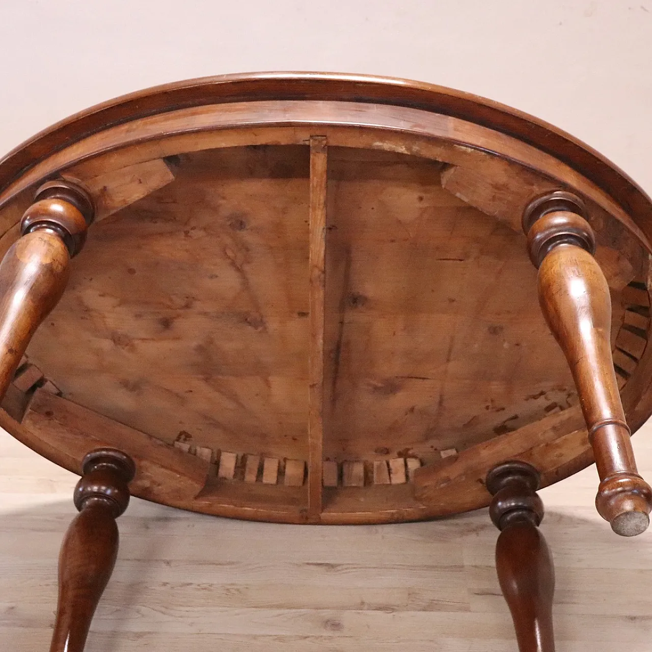 Oval walnut table, mid-19th century 10