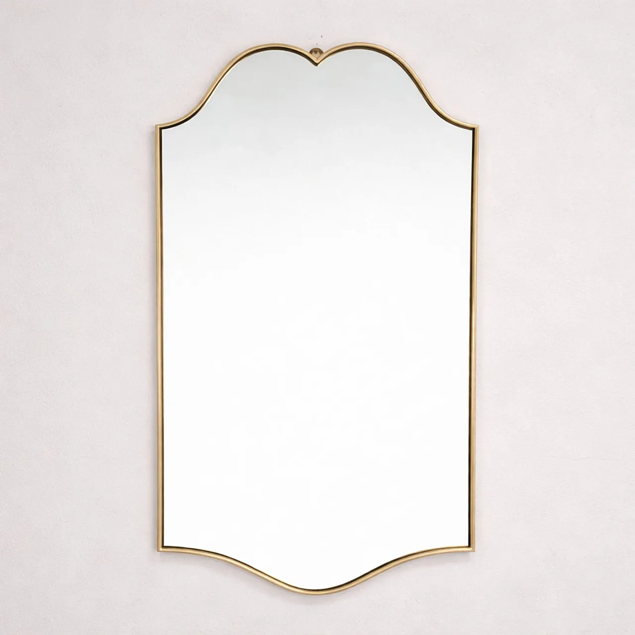 Specchio in ottone a forma di scudo stile Gio Ponti, anni ’50 1