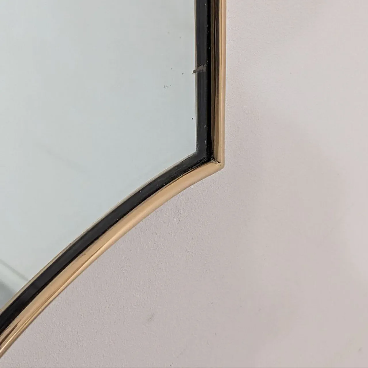 Specchio in ottone a forma di scudo stile Gio Ponti, anni ’50 3