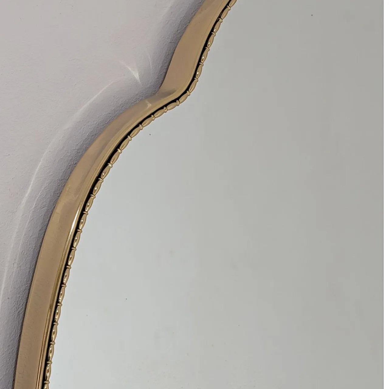 Specchio in ottone a forma di scudo stile Gio Ponti, anni ’50 4