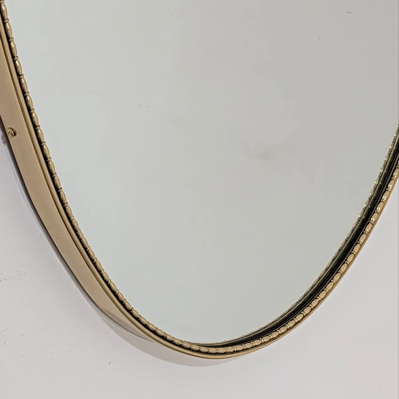Specchio in ottone a forma di scudo stile Gio Ponti, anni ’50 5