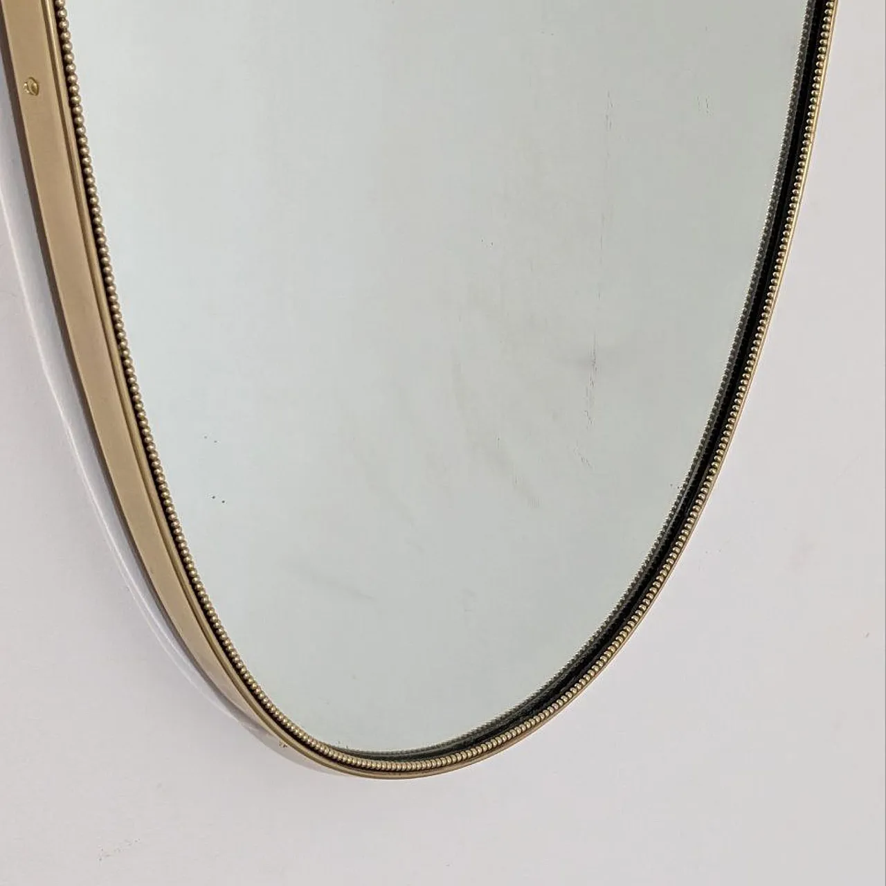 Specchio in ottone a forma di scudo stile Gio Ponti, anni ’50 2