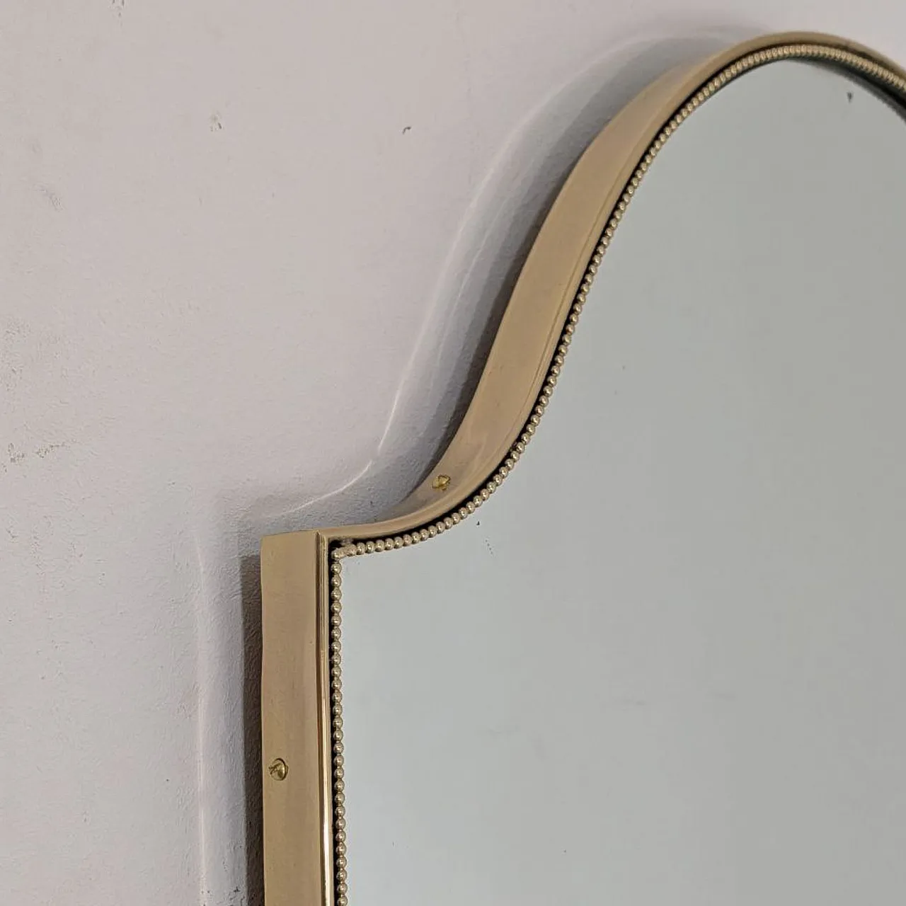 Specchio in ottone a forma di scudo stile Gio Ponti, anni ’50 3