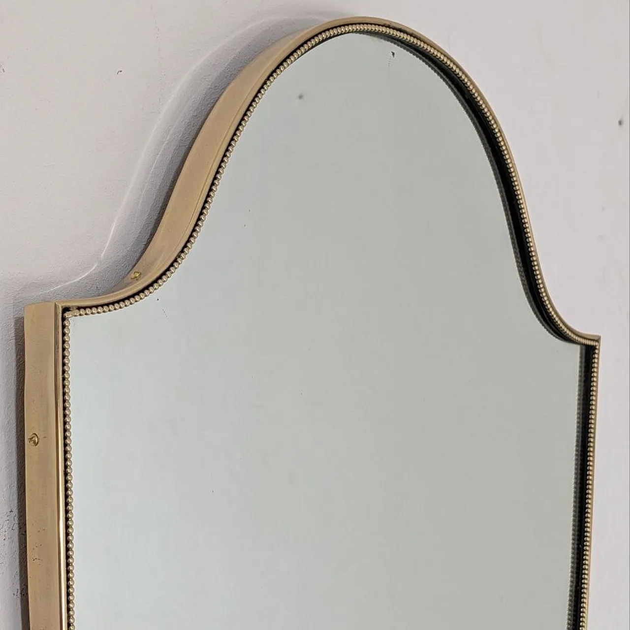Specchio in ottone a forma di scudo stile Gio Ponti, anni ’50 5
