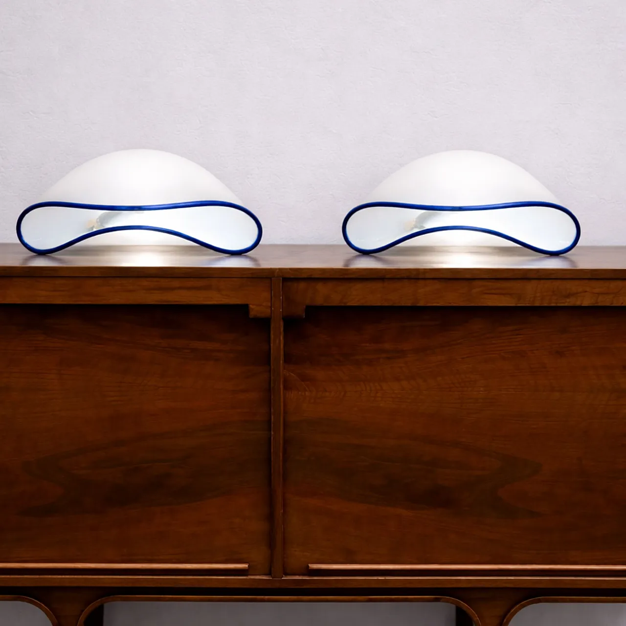 Pair of Vistosi Orsera lamps in white and blue Murano glass, 1970s 3