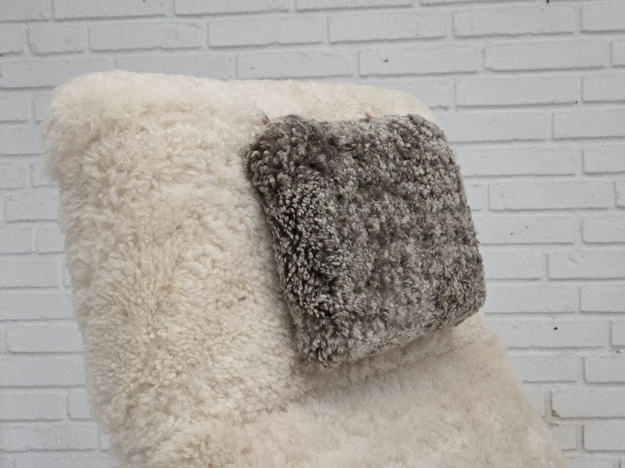 Sedia a dondolo danese, rivestita, vera pelle di pecora, anni '70 2