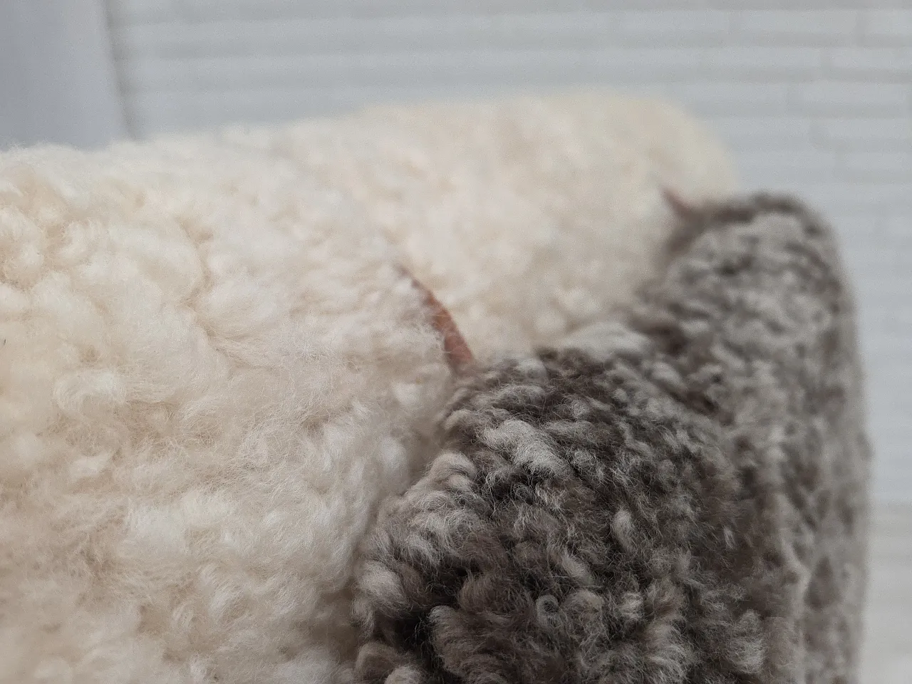 Sedia a dondolo danese, rivestita, vera pelle di pecora, anni '70 3