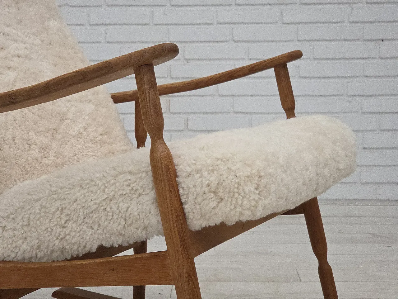 Sedia a dondolo danese, rivestita, vera pelle di pecora, anni '70 4
