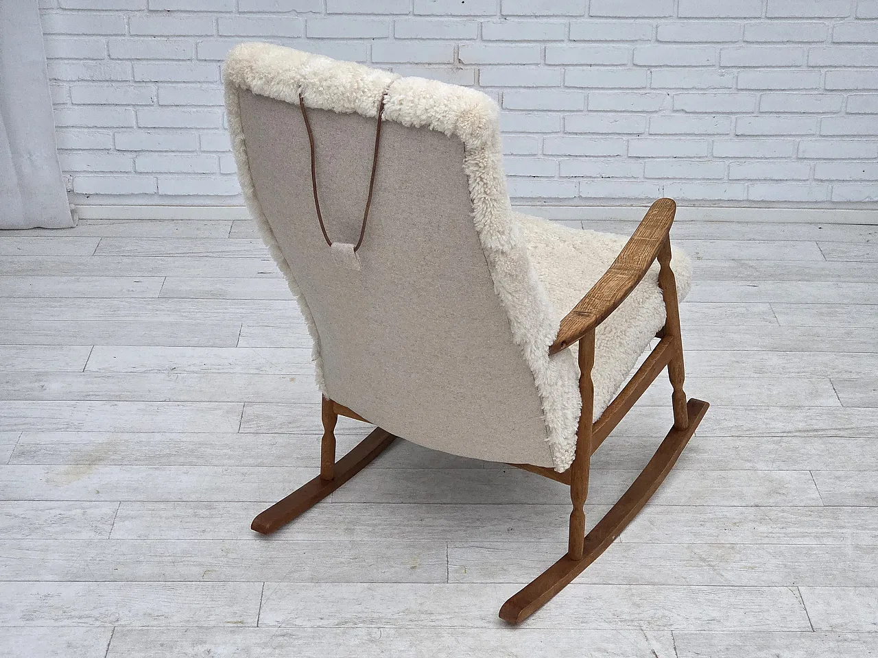 Sedia a dondolo danese, rivestita, vera pelle di pecora, anni '70 9