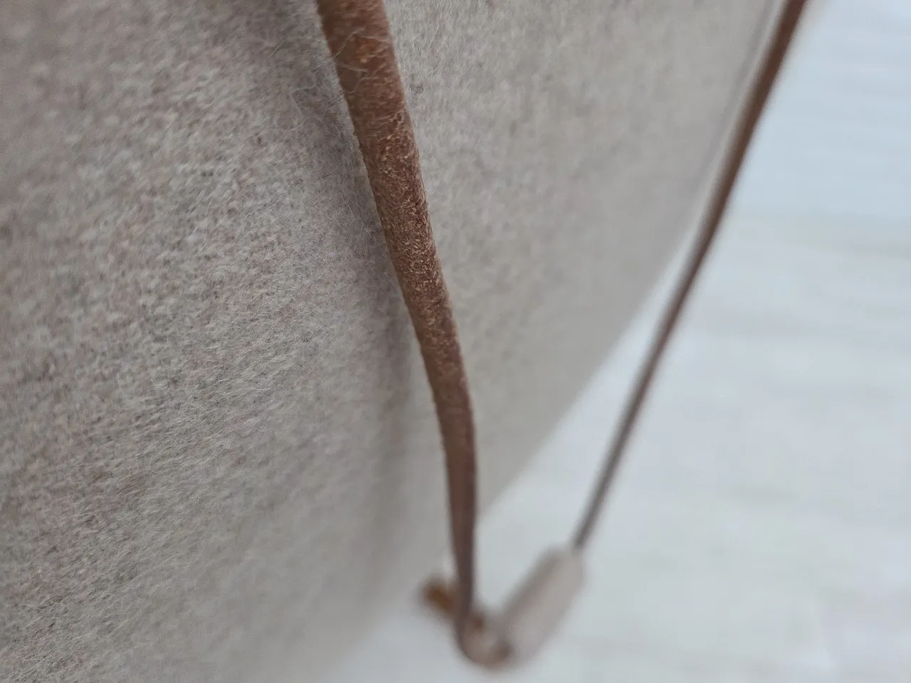 Sedia a dondolo danese, rivestita, vera pelle di pecora, anni '70 13