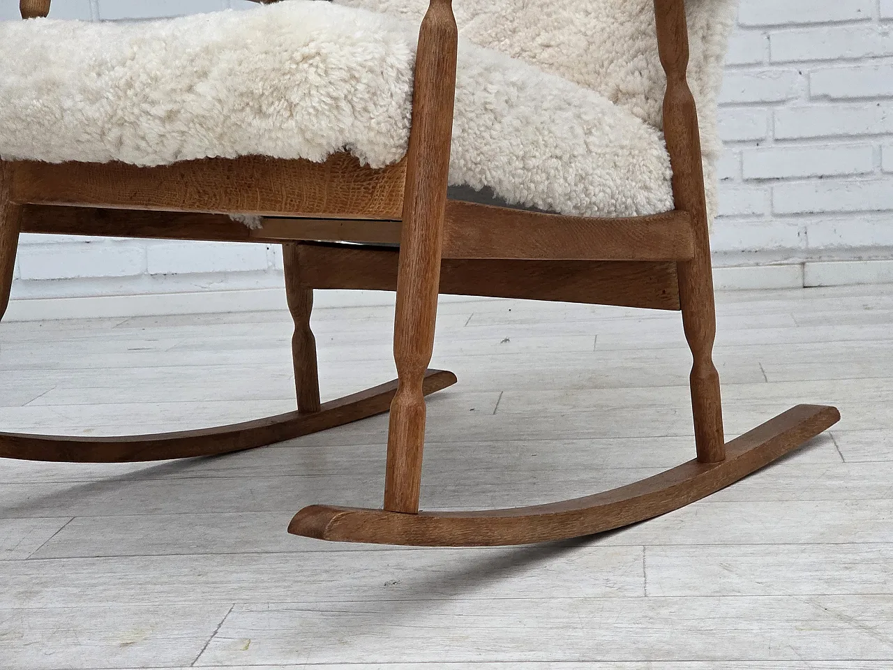 Sedia a dondolo danese, rivestita, vera pelle di pecora, anni '70 16