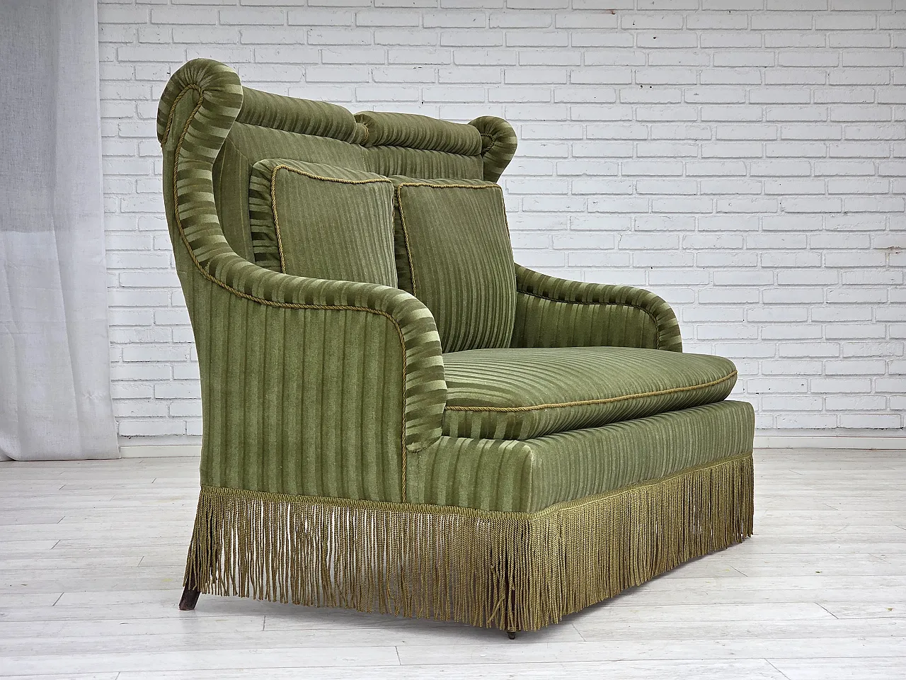 Divano danese a 2 posti, velluto verde, legno di faggio, anni '50 1